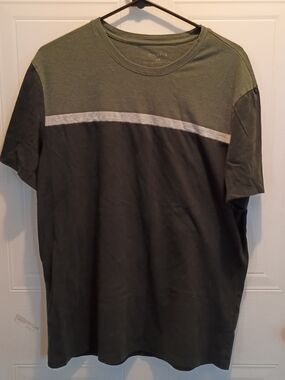 Bundle RW&CO. & Urban Planet T-shirts ~ Large